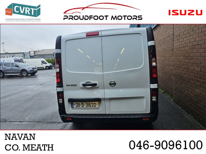 Nissan NV300 2021