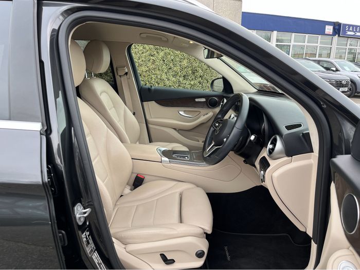 Mercedes-Benz GLC-Class 2021