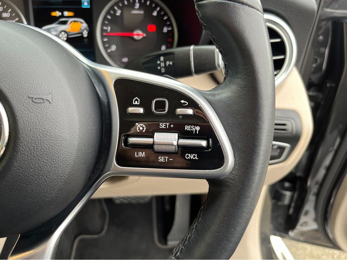 Mercedes-Benz GLC-Class 2021