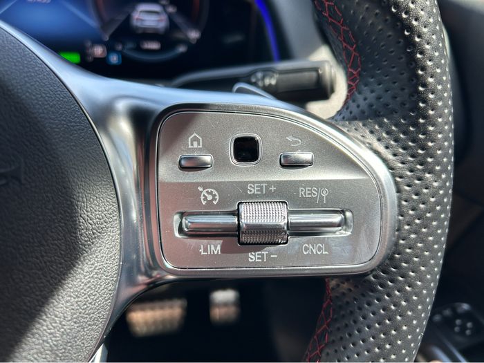 Mercedes-Benz EQB 2023