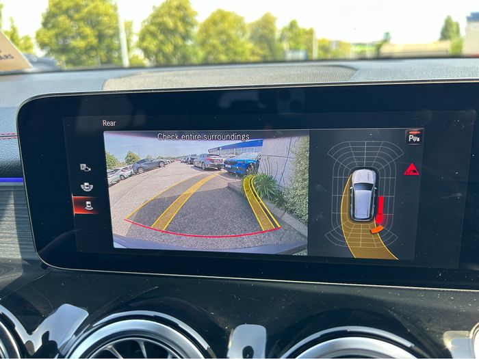 Mercedes-Benz EQB 2023