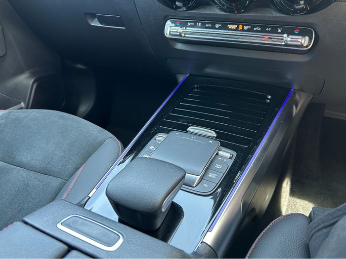 Mercedes-Benz EQB 2023