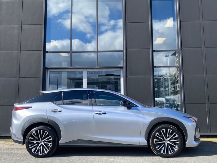 Lexus RZ 2025