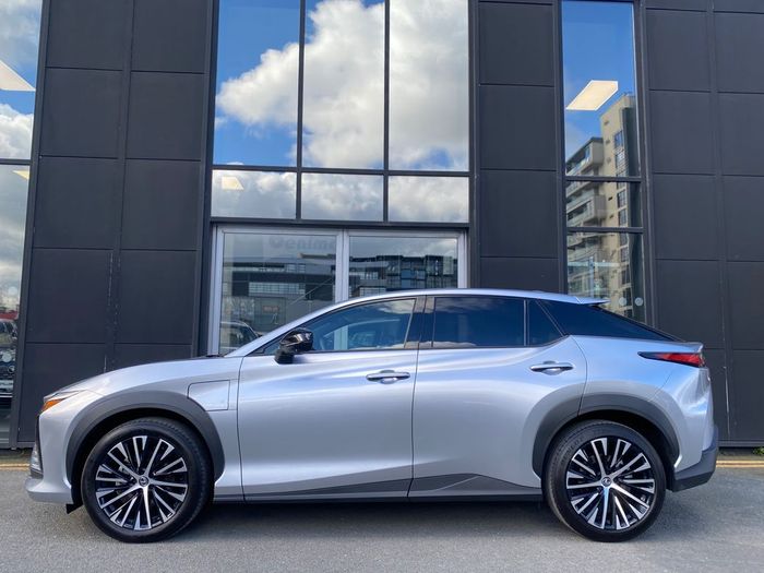 Lexus RZ 2025