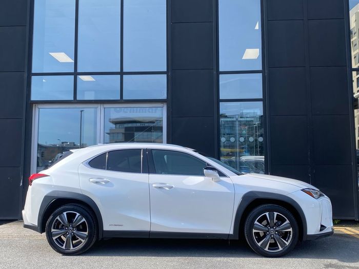 Lexus UX250h 2020