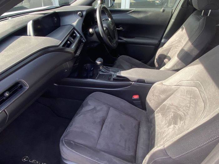 Lexus UX250h 2020