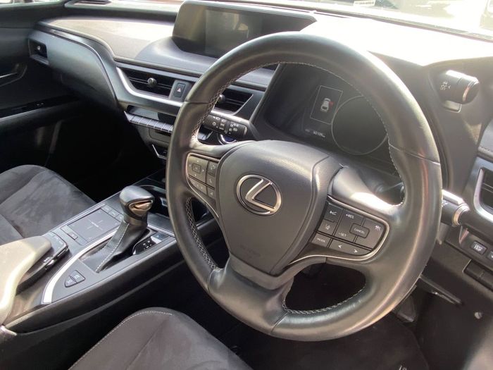 Lexus UX250h 2020