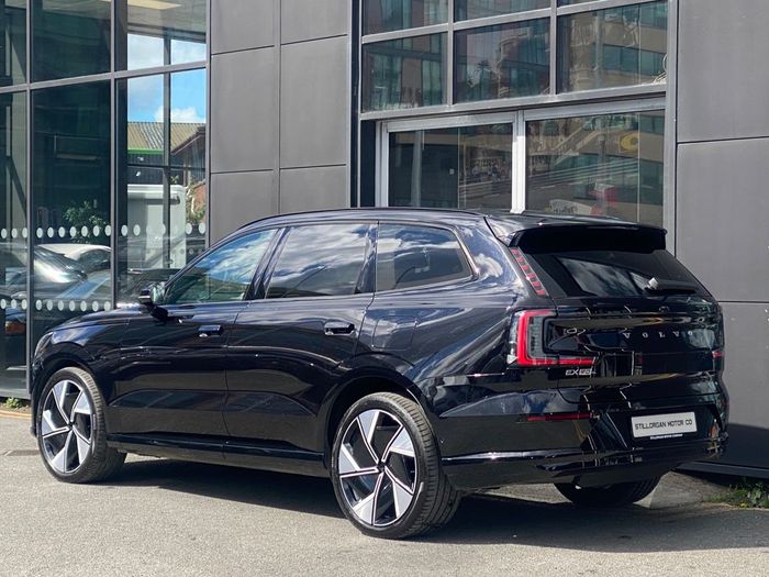 Volvo EX90 2025