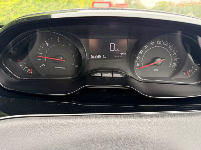 Peugeot 208 2014