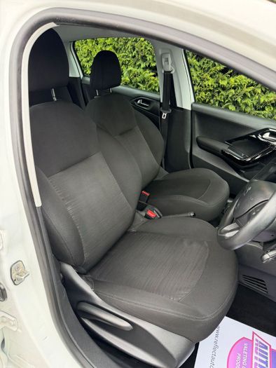Peugeot 208 2014