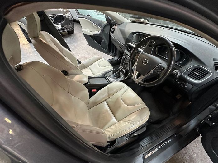 Volvo V40 2019