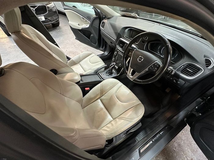 Volvo V40 2019