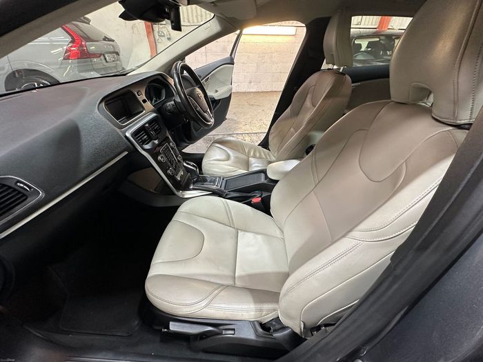 Volvo V40 2019