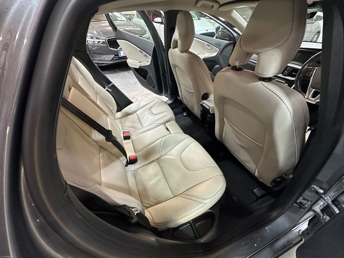 Volvo V40 2019