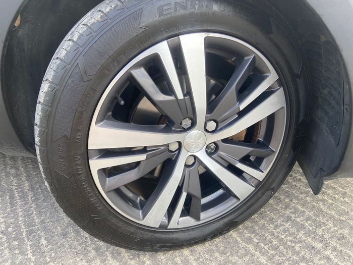 Peugeot 5008 2021
