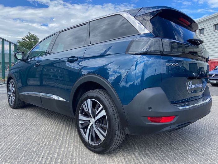 Peugeot 5008 2021