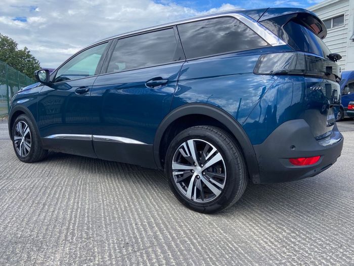 Peugeot 5008 2021