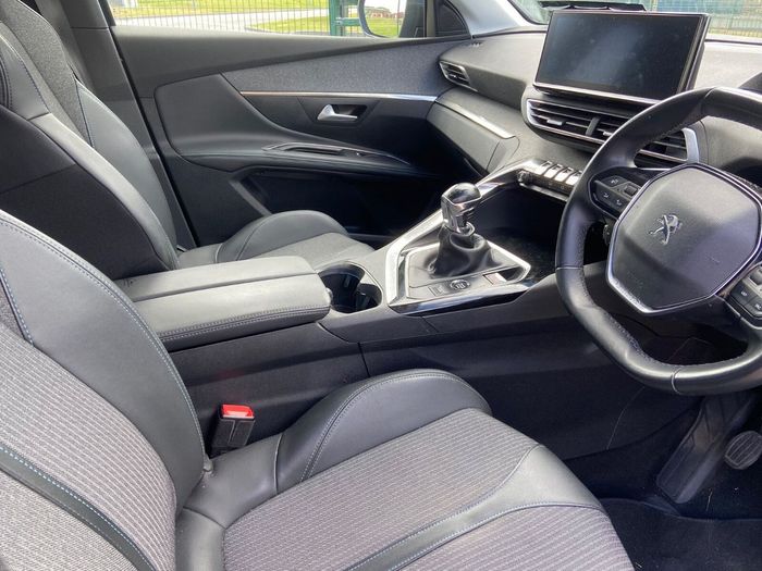 Peugeot 5008 2021