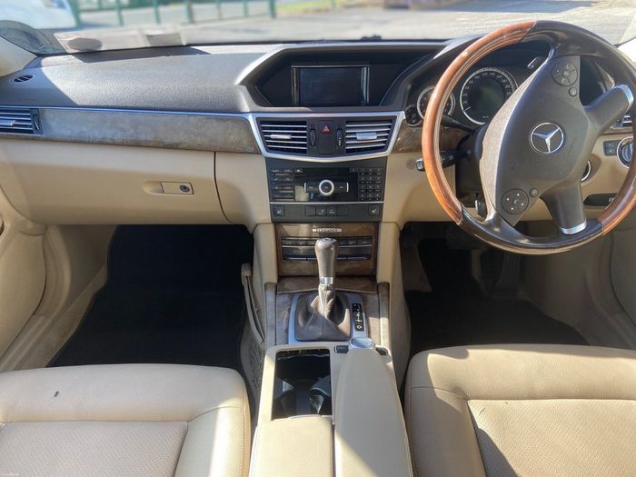 Mercedes-Benz E-Class 2011