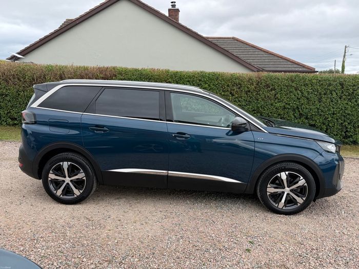 Peugeot 5008 2021
