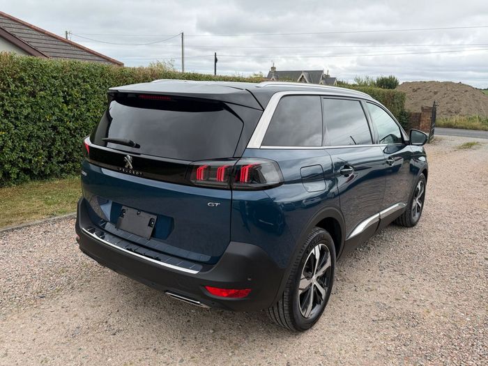 Peugeot 5008 2021