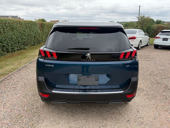 Peugeot 5008 2021