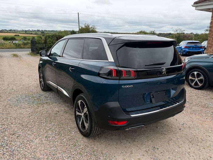 Peugeot 5008 2021