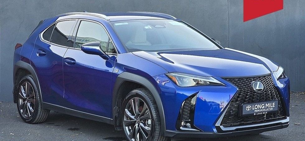 Lexus UX 2025