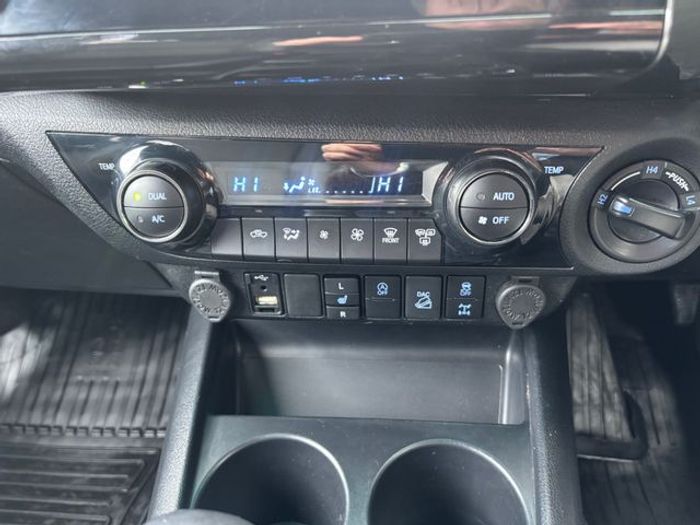Toyota HiLux 2023