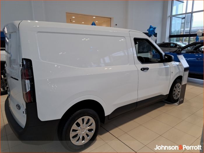 Ford TRANSIT COURIER 2026