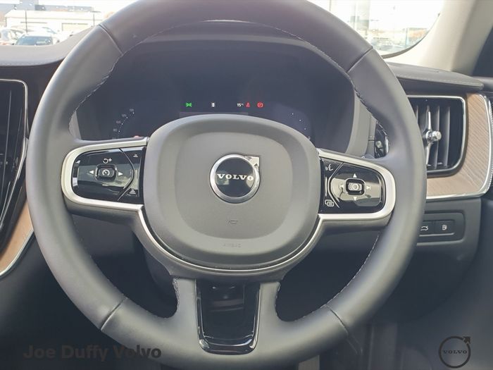 Volvo XC60 2025