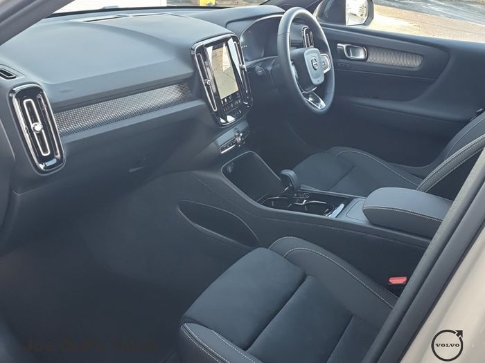 Volvo EX40 2026