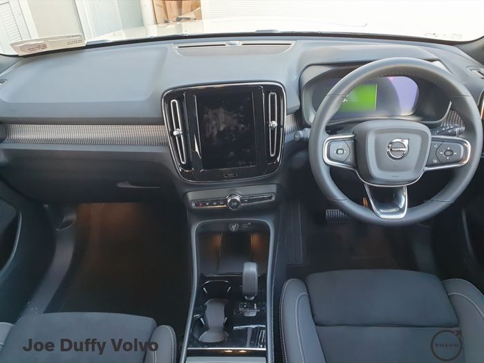 Volvo EX40 2026