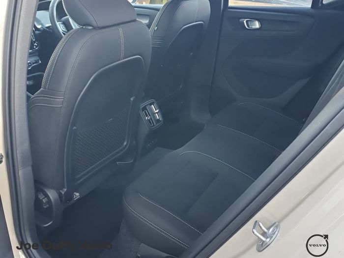 Volvo EX40 2026