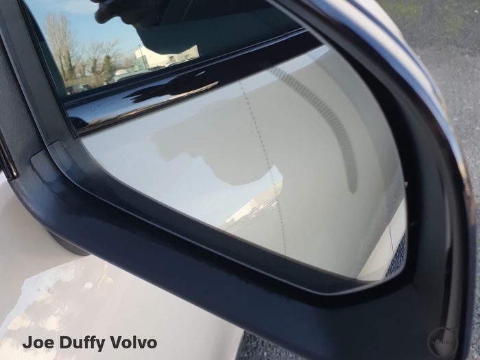 Volvo EX40 2026