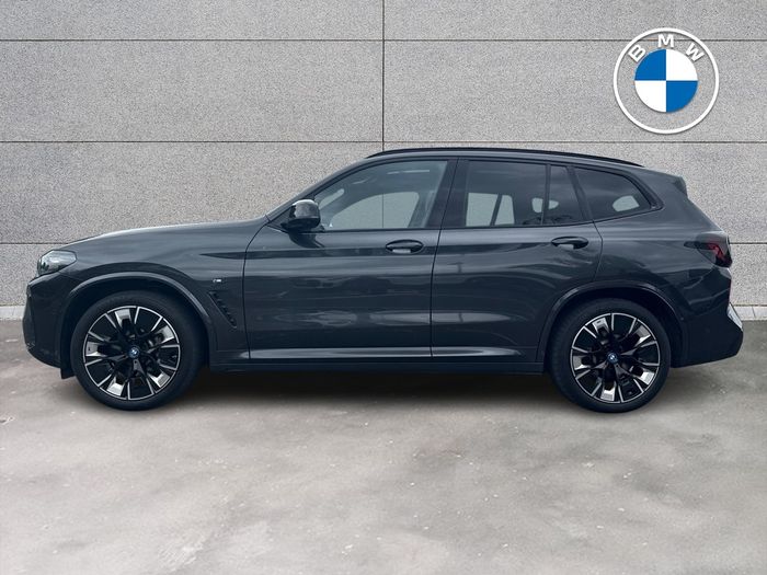 BMW iX3 2024