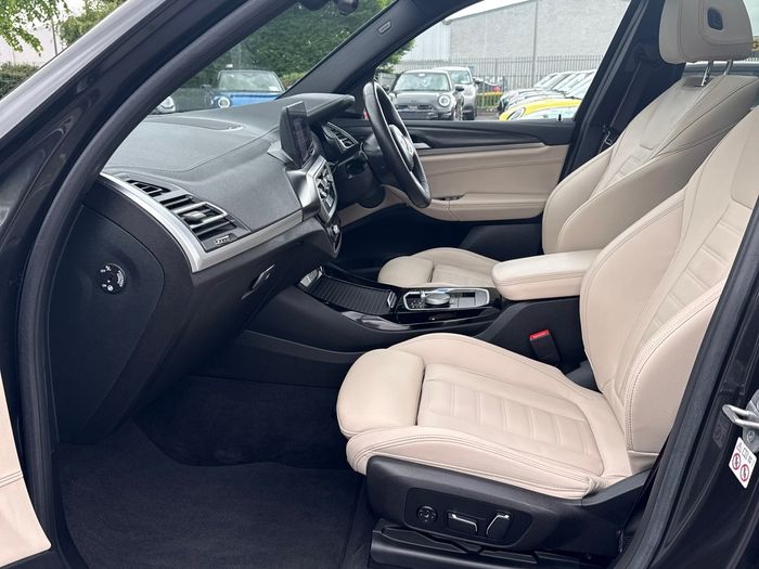 BMW iX3 2024