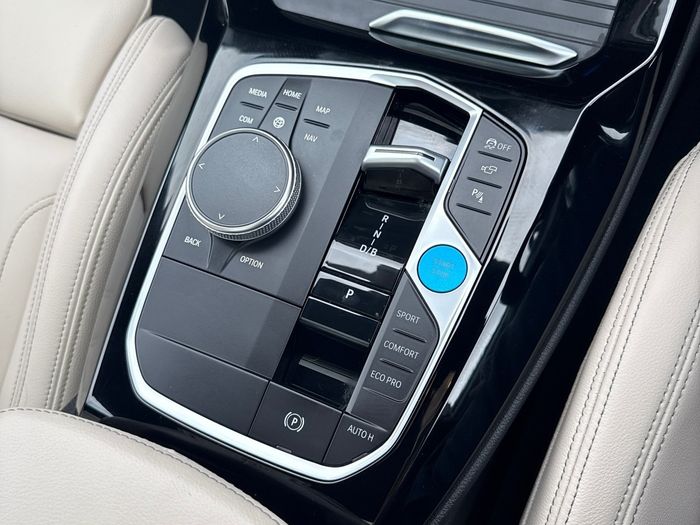 BMW iX3 2024