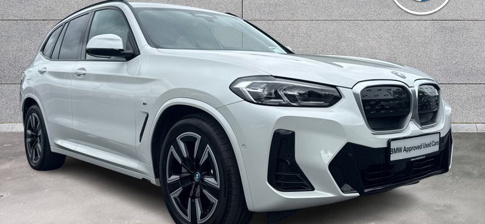 BMW iX3 2025