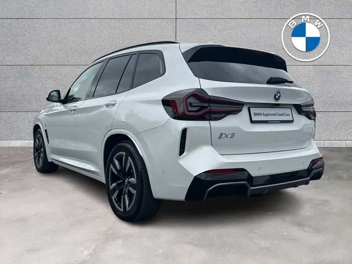 BMW iX3 2025