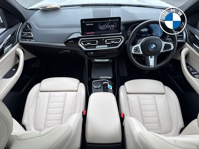 BMW iX3 2025