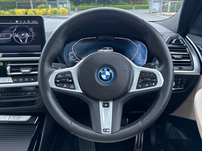 BMW iX3 2025