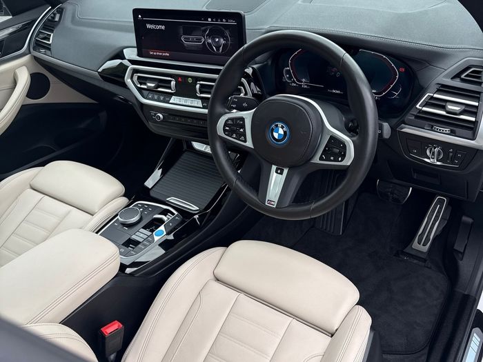 BMW iX3 2025
