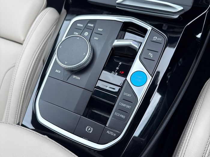 BMW iX3 2025
