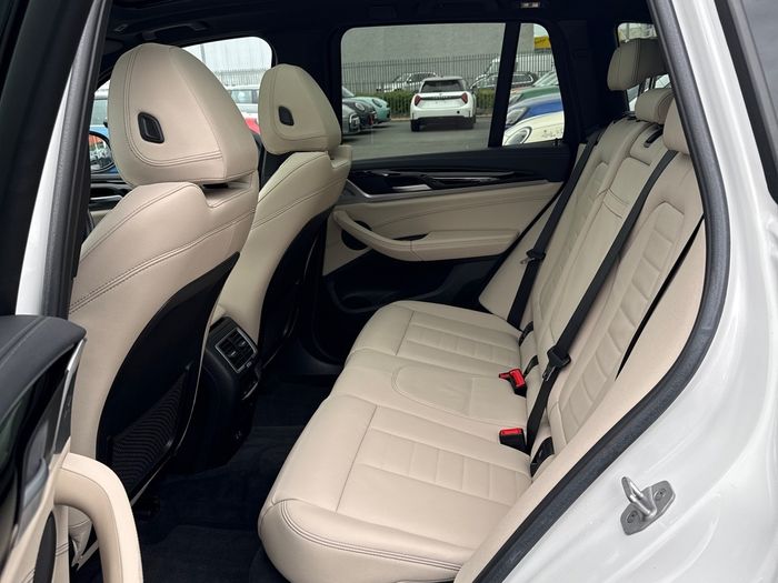 BMW iX3 2025