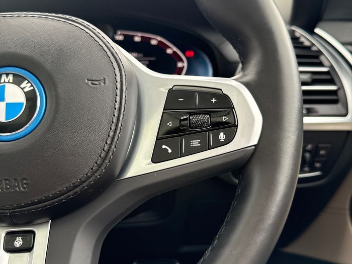 BMW iX3 2025