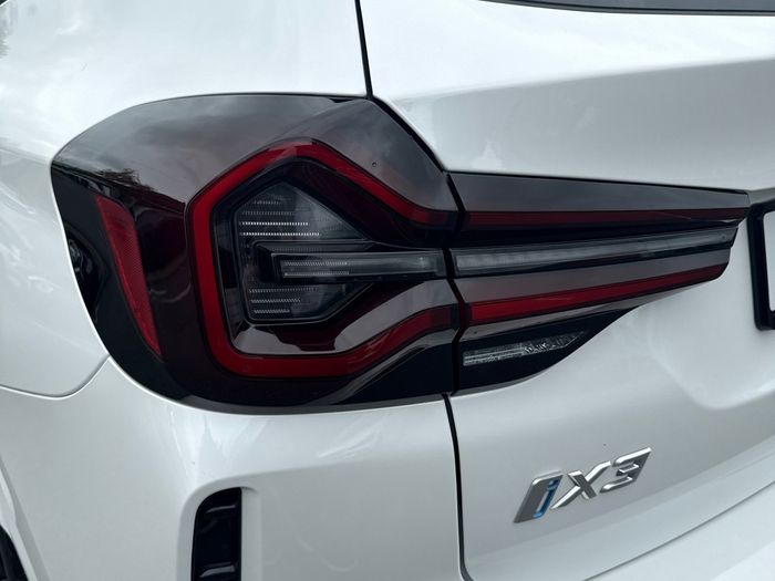 BMW iX3 2025