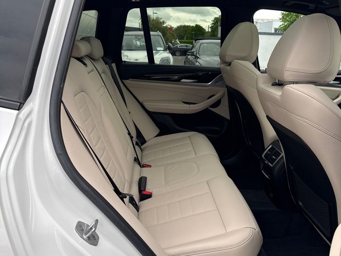 BMW iX3 2025