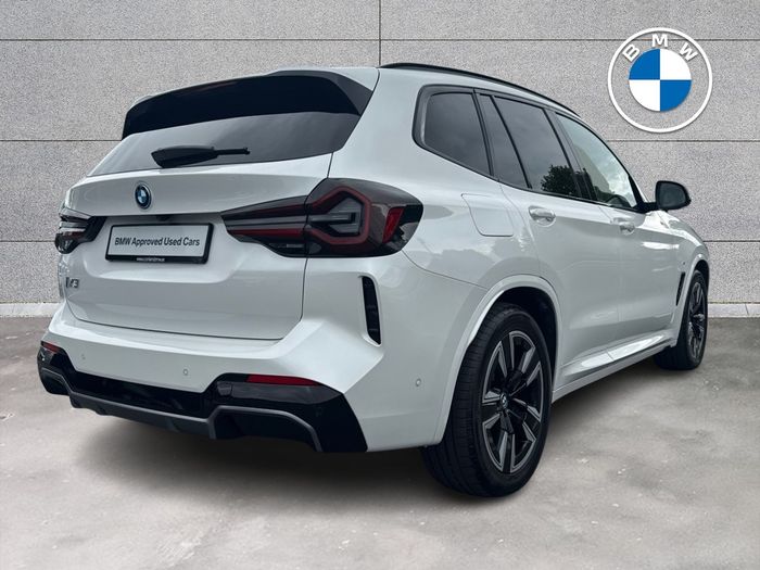 BMW iX3 2025