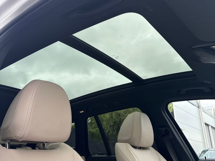 BMW iX3 2025